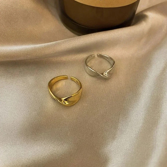 Minimalist 925 Sterling Silver Twist Knot Ring Silver or Gold - Picture 3 of 6